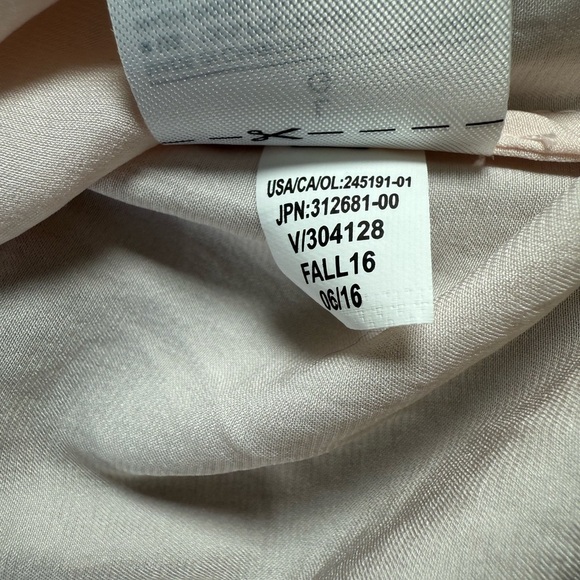 Banana Republic Elegant Women's Top blush color size Large - Picture 4 of 6